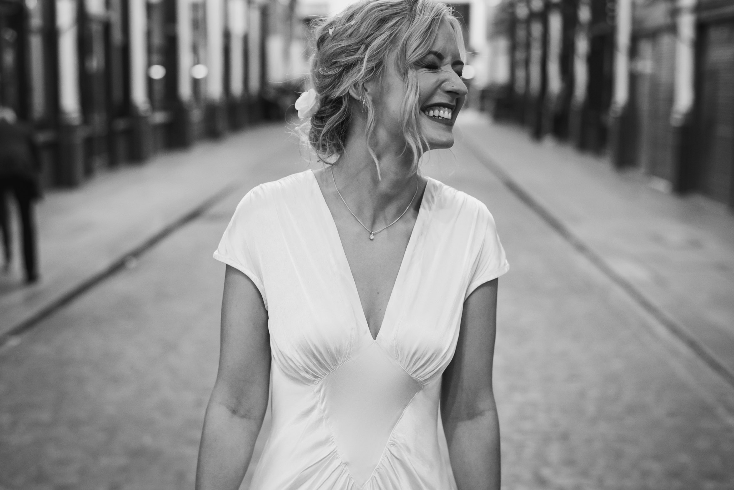 carine bea photography, pub wedding London , The Lamb Tavern Leadenhall, bride portrait