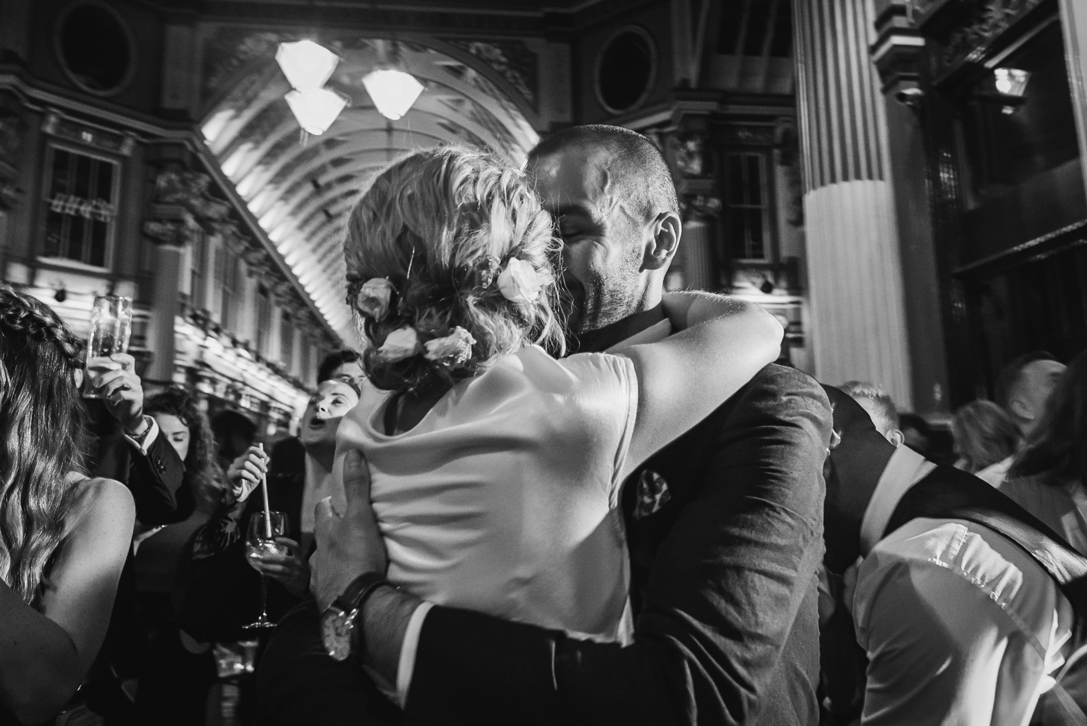 carine bea photography, Lamb tavern Leadenhall Market Wedding first dance